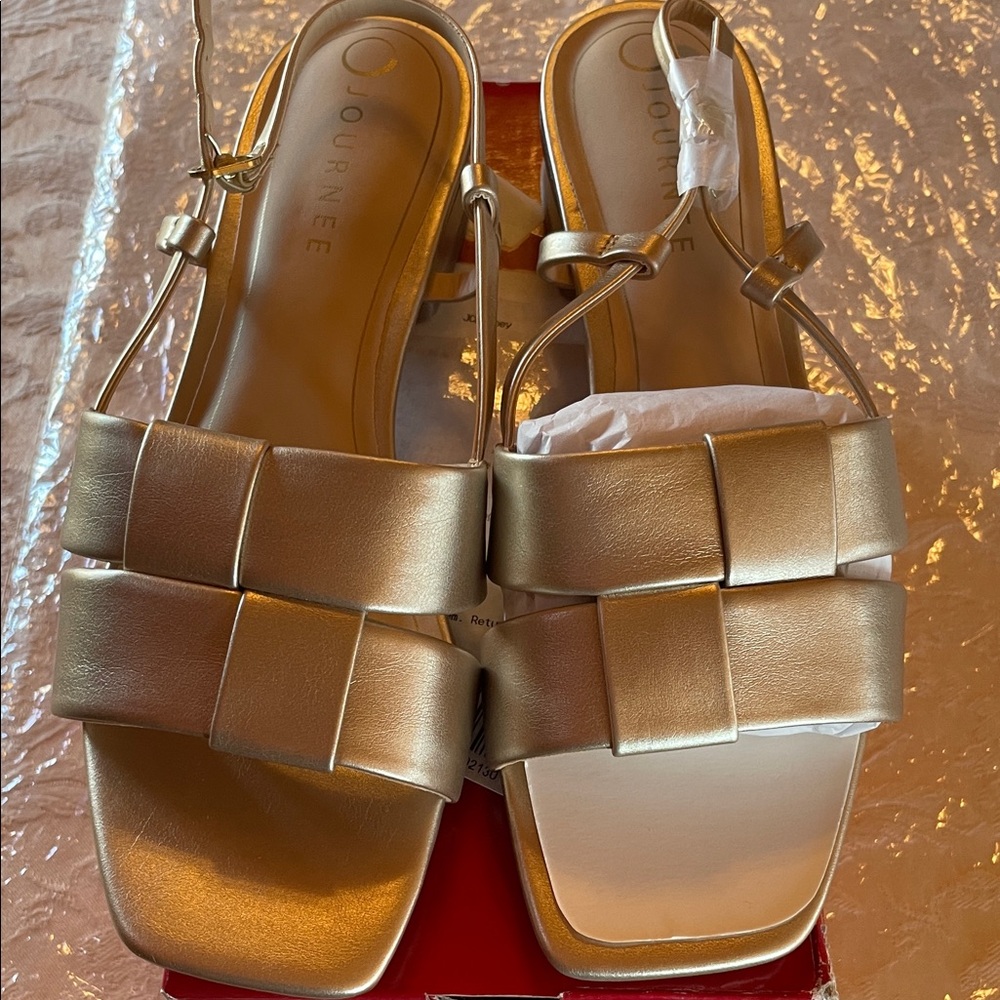 Journee Collection Metallic Gold Braided-Style Strap Sandals NWOT Sz 8 W.